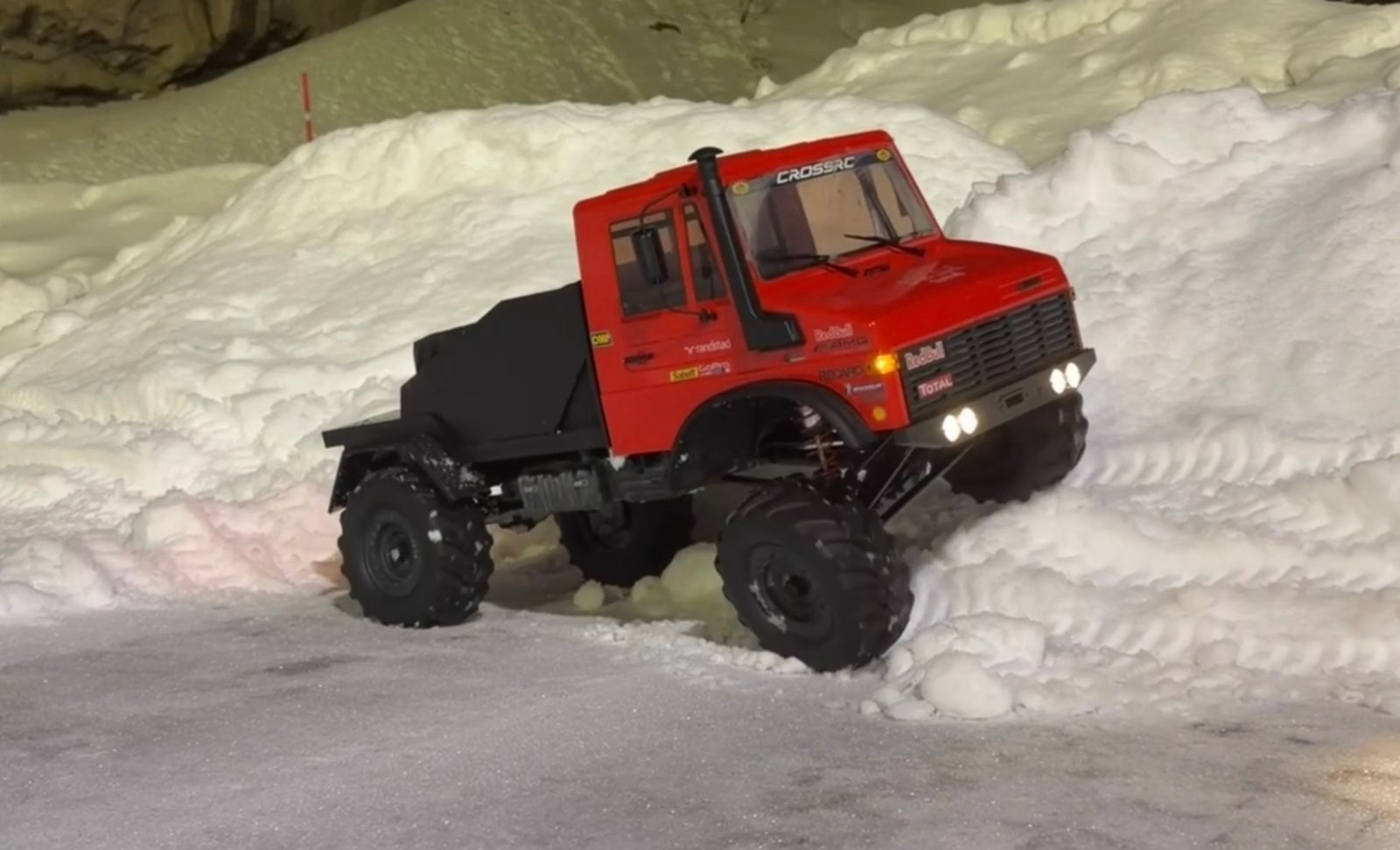 1/6 scale RC Unimog driving in snow