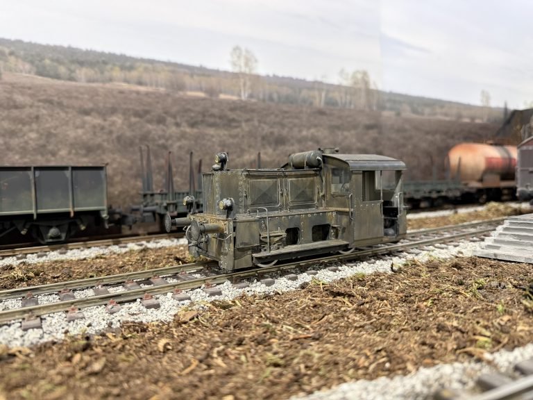 Märklin Köf II shunter in Gauge 1 on the Scale RC Garage layout